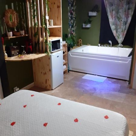 La Chambre Des Songes Saze  Buitenkant foto